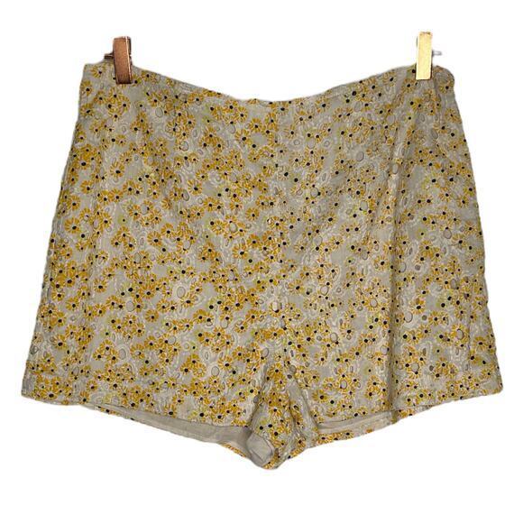 Urban Outfitters Womens‎ High Rise Balboa Eyelet Shorts Size L Yellow Side Zip - Picture 4 of 7